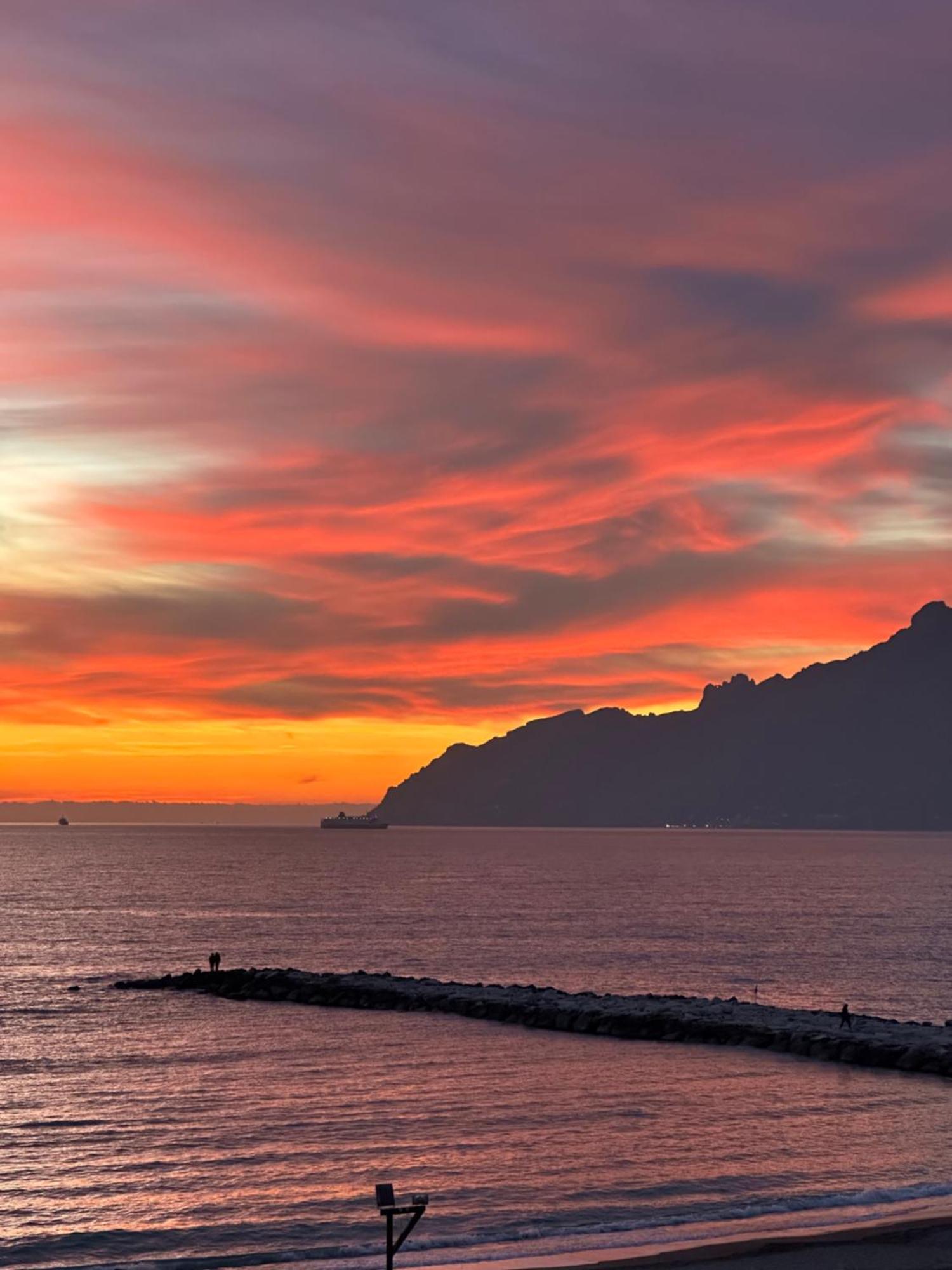 Cas' A Mare - Beachfront Luxury Suites Salerno Buitenkant foto