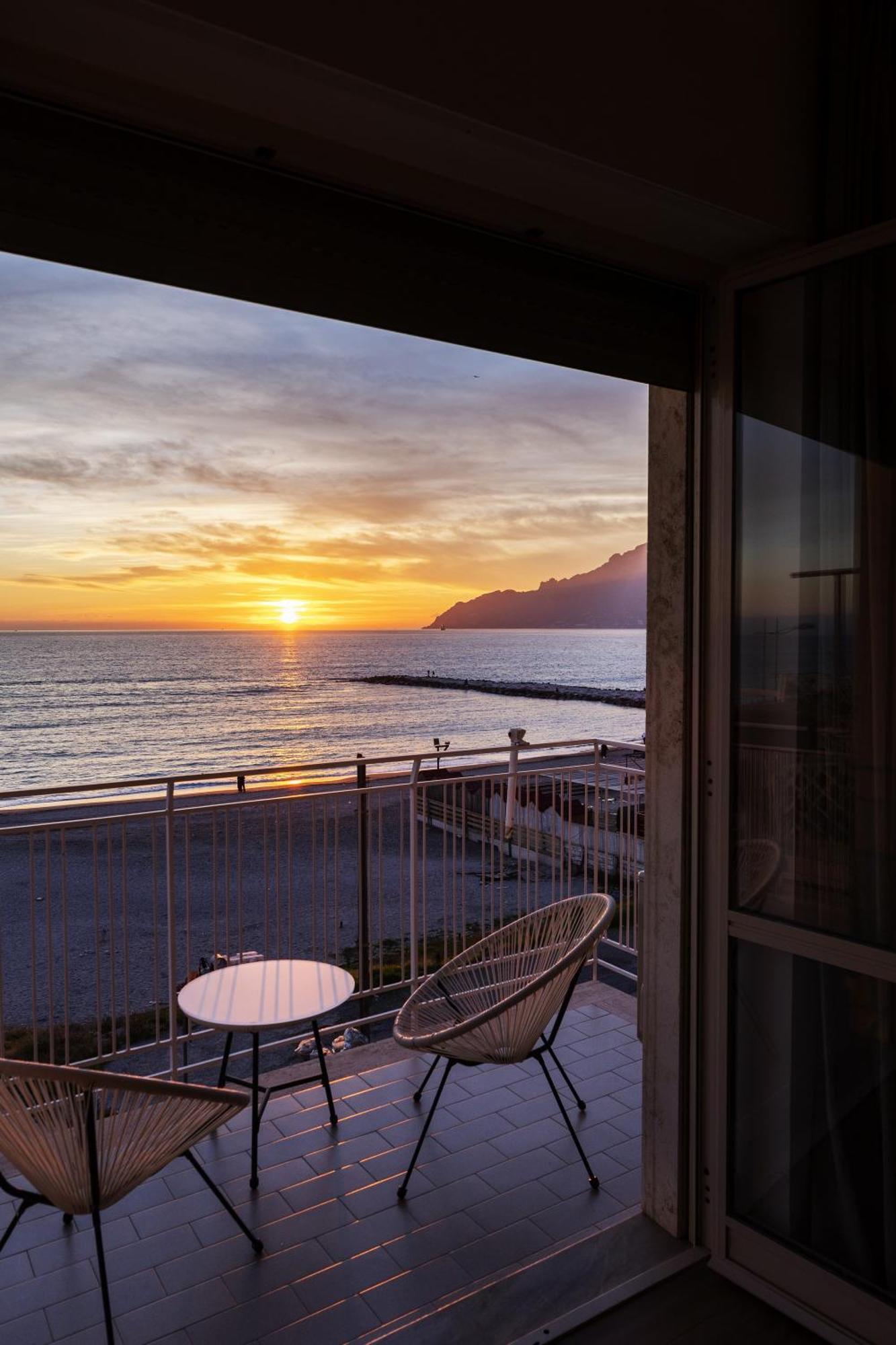 Cas' A Mare - Beachfront Luxury Suites Salerno Buitenkant foto