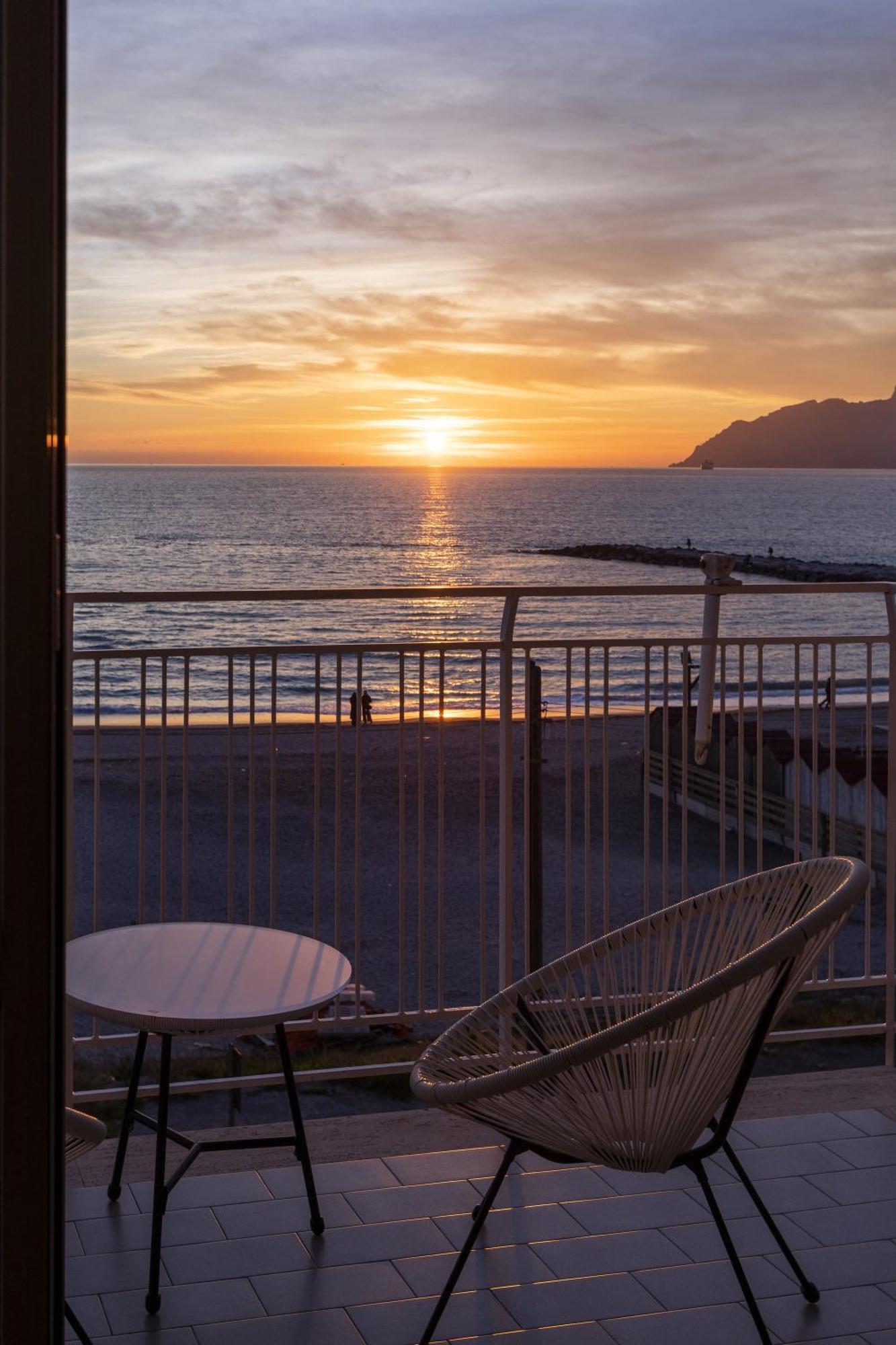 Cas' A Mare - Beachfront Luxury Suites Salerno Buitenkant foto