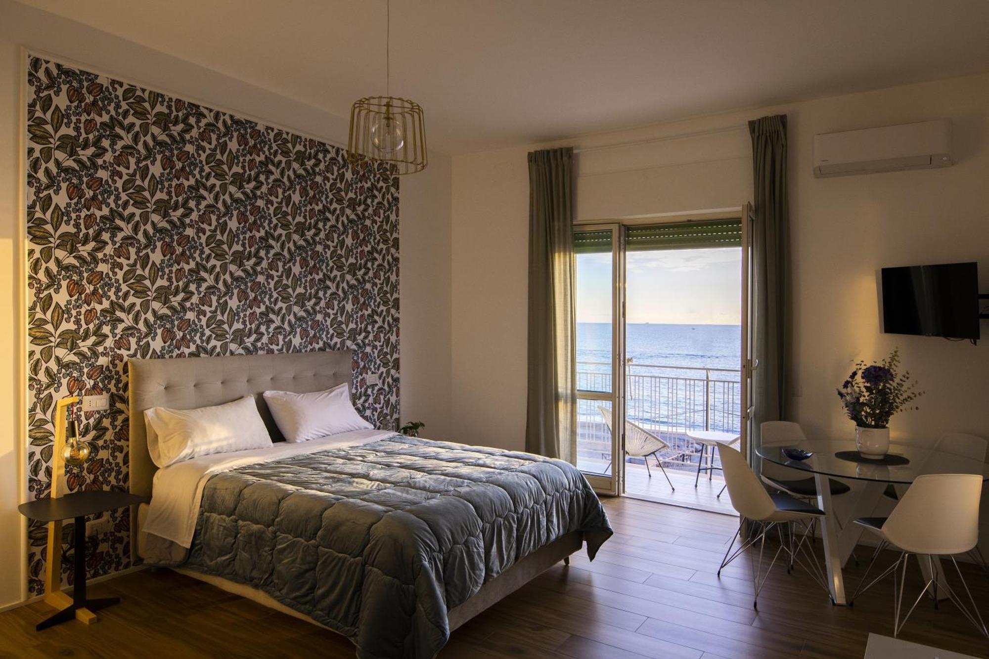 Cas' A Mare - Beachfront Luxury Suites Salerno Buitenkant foto