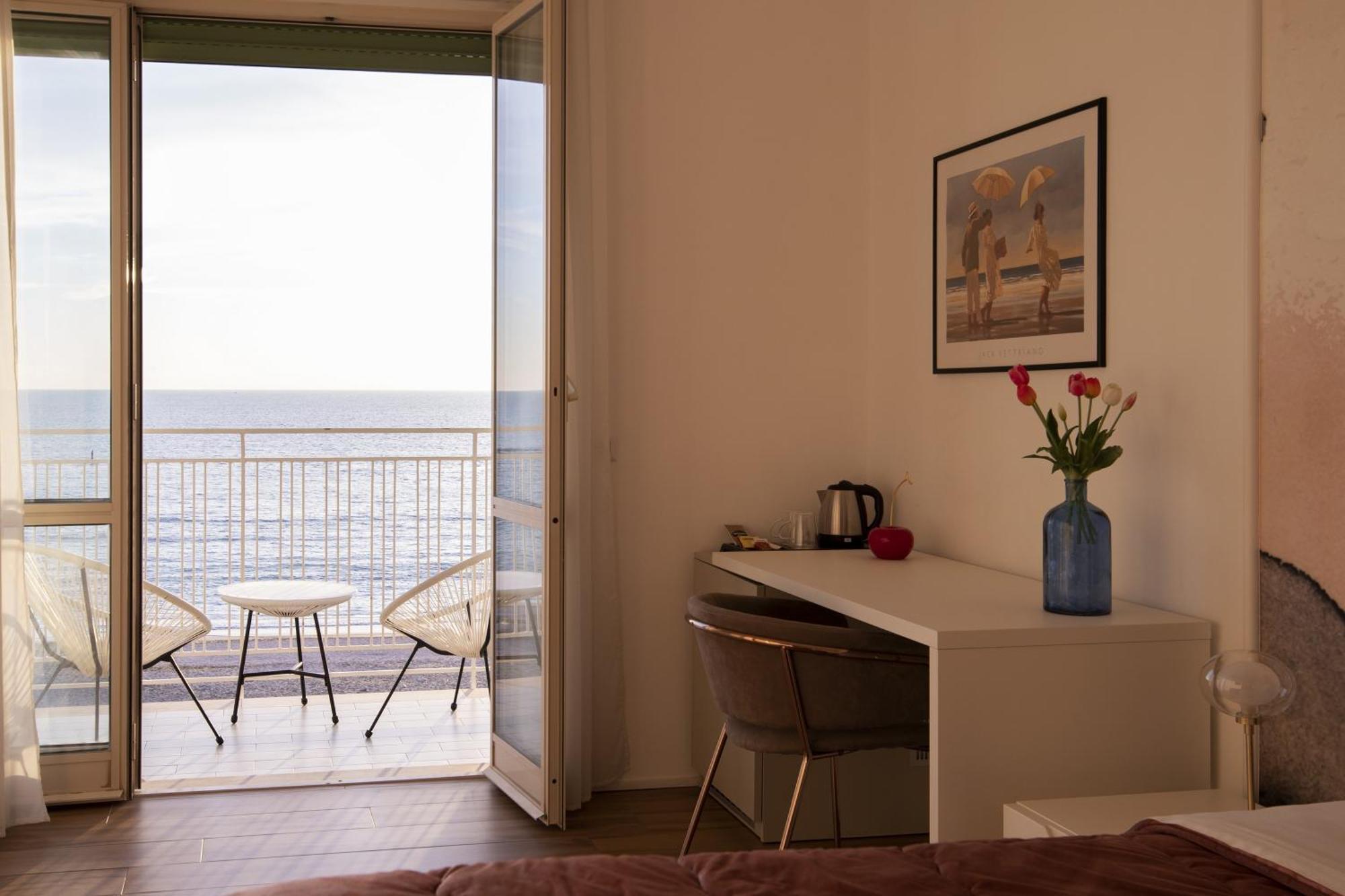 Cas' A Mare - Beachfront Luxury Suites Salerno Buitenkant foto