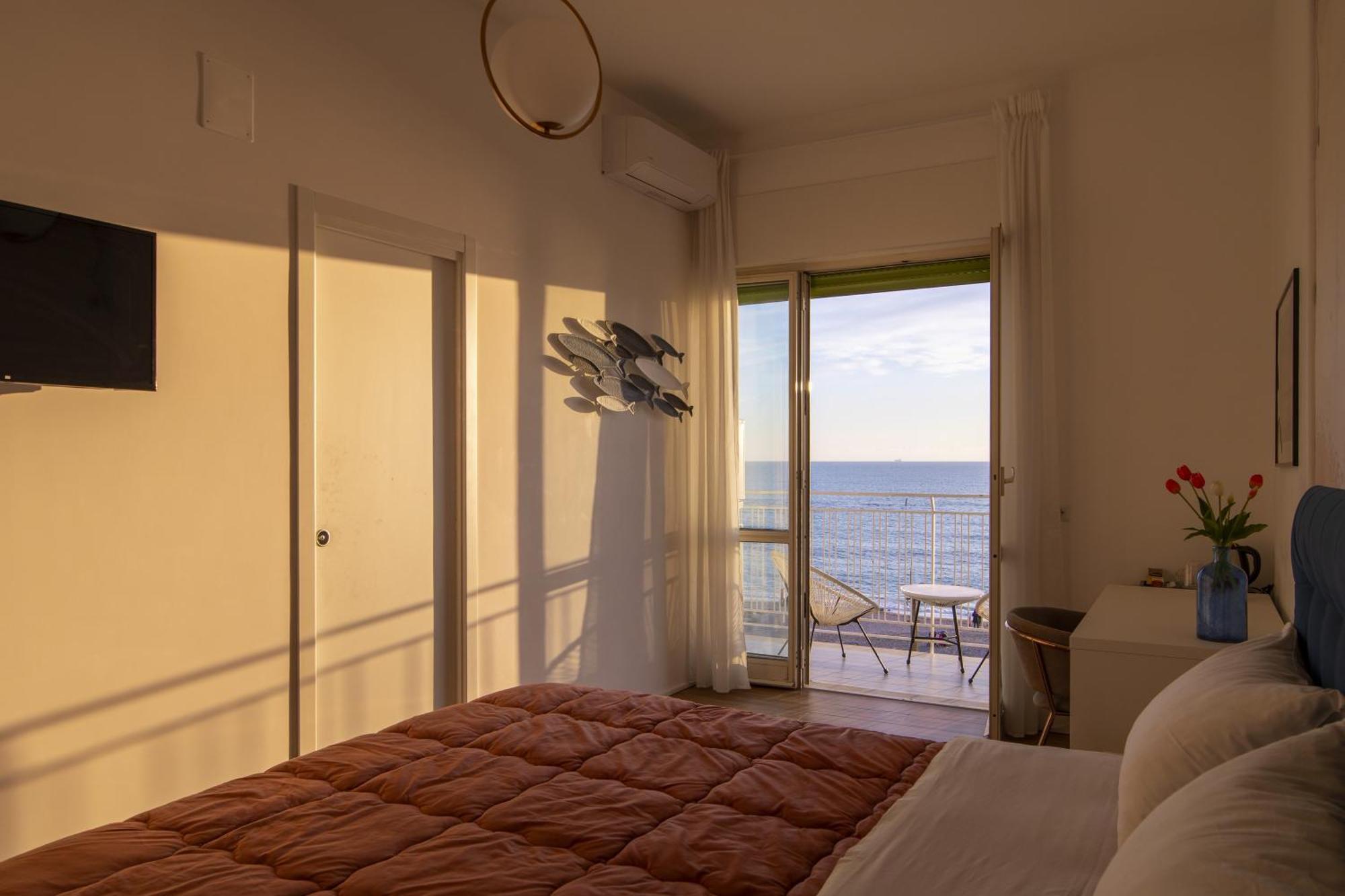 Cas' A Mare - Beachfront Luxury Suites Salerno Buitenkant foto